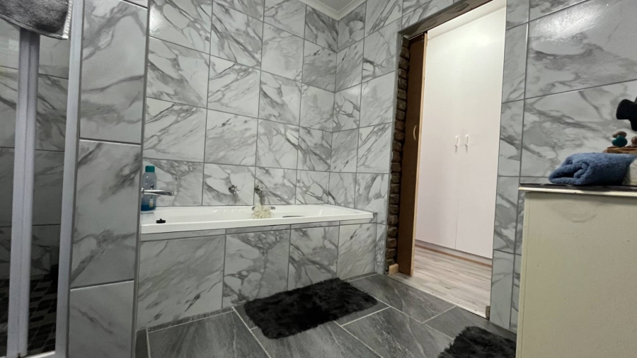 3 Bedroom Property for Sale in Dana Bay Western Cape
